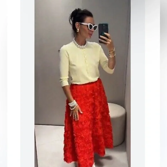 Zara long textured skirt - Picture 1 of 11